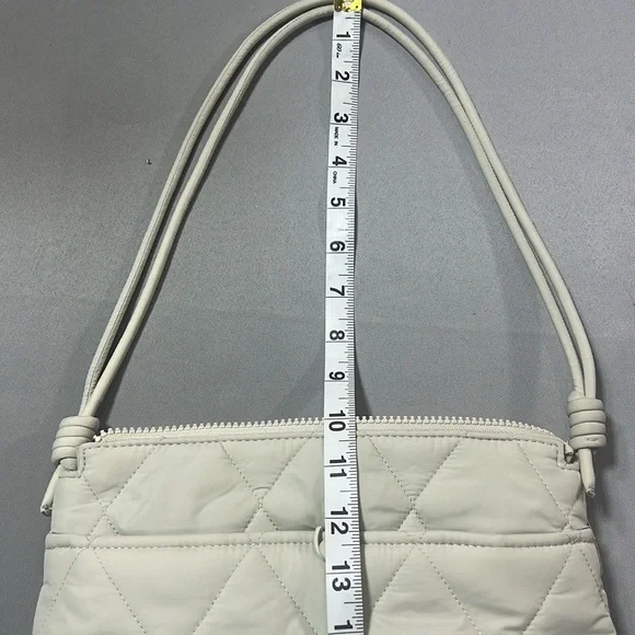 Vera Bradley taupe purse nylon quilted
CLOSET CLEAN OUT SALE! - Picture 7 of 10